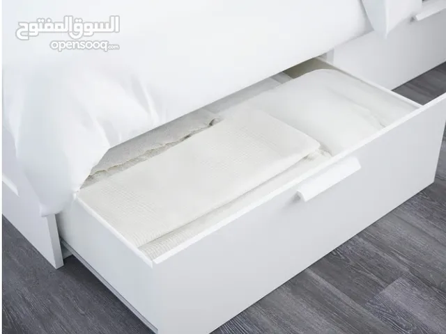 تخت مفرد ونص من أيكيا شبه جديد للبيع بسعر مغري