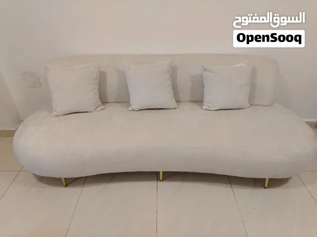 سوفا 3 مقاعد فخمة ونظيفة