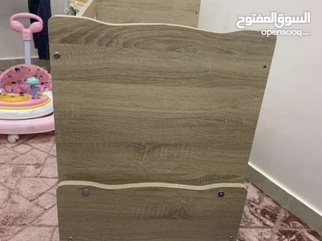سرير اطفال من حديثي الولاده الى 4 سنوات لا يوجد اي خدوش يوجد خدمة توصيل