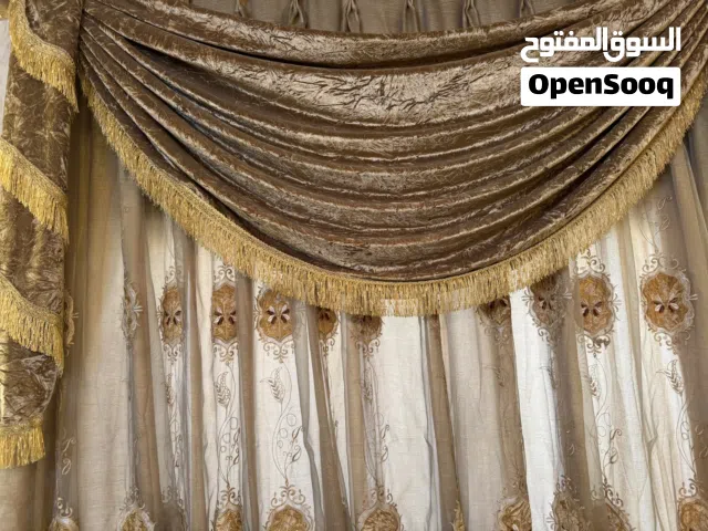 ستائر عدد 8 بحالة ممتازة