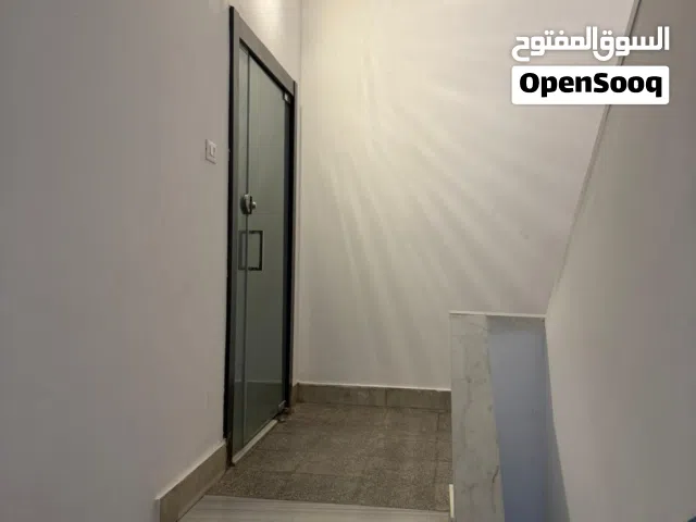 شقه ارضيه للايجار الخدمي في بن عاشور