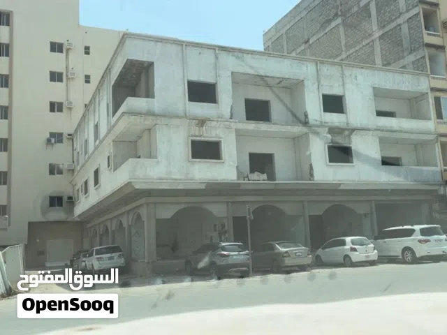 فرصة استثمارية مميزة بالفجيرة  بناء سكني قيد الانشاء بسعر لقطة