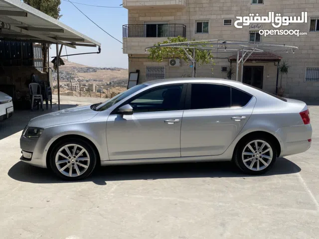 سكودا اوكتافيا سعر مغري على الكاش بنزين ماتور 1400 تيربو