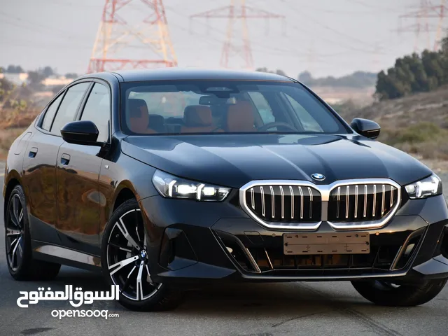 بي ام دبليو 530i فل اوبشن جليجي ضمان 3 سنوات