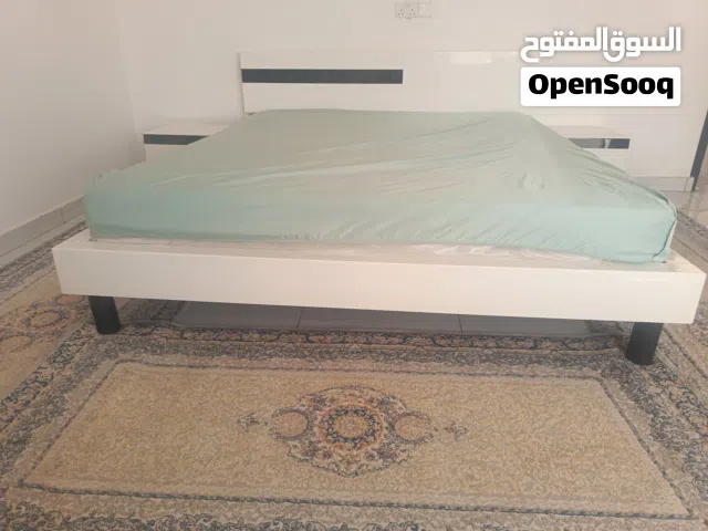 سرير نوم كامل من هوم سنتر للبيع
