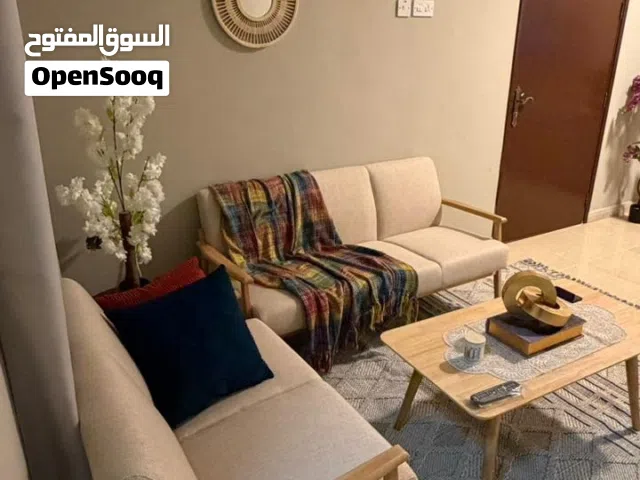 شقة غرفتين وصاله وحمامين ومطبخ للإيجار اليومي في نزوى