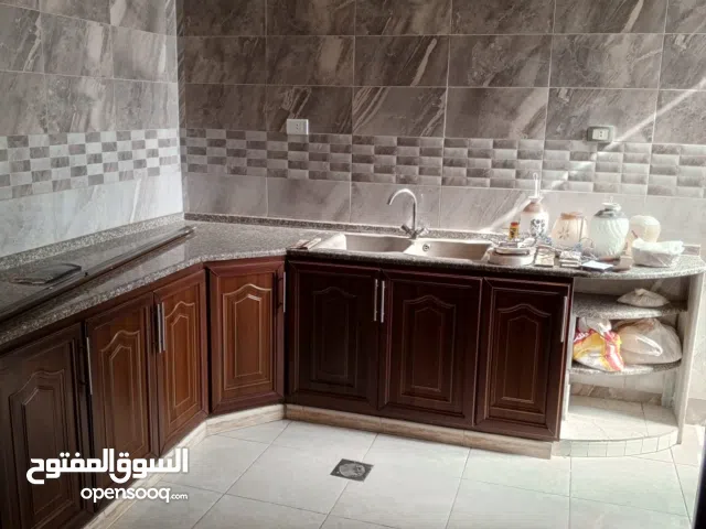 100 m2 2 Bedrooms Apartments for Rent in Zarqa Al Souq
