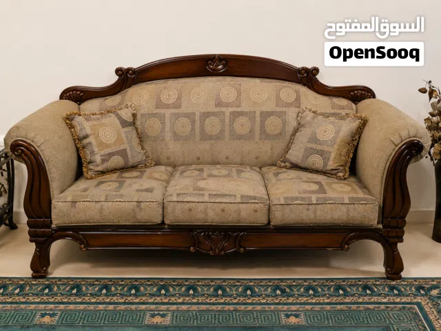 طقم كنب كلاسيكي فاخر 7 مقاعد بحالة ممتازة