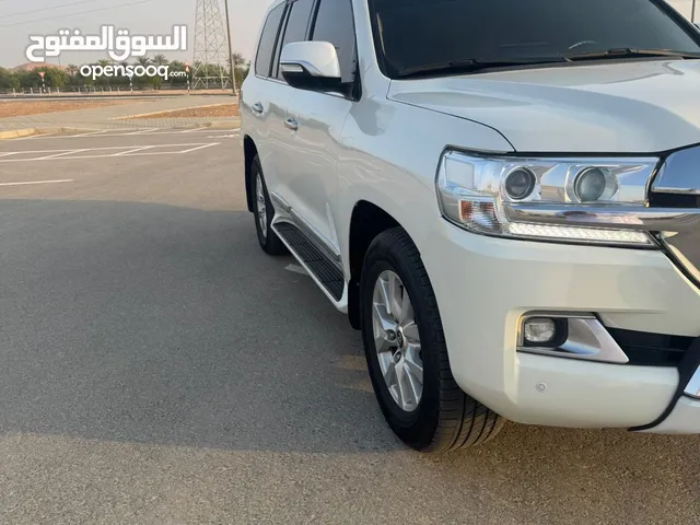 تويوتا لاند كروزر VXR 5.7