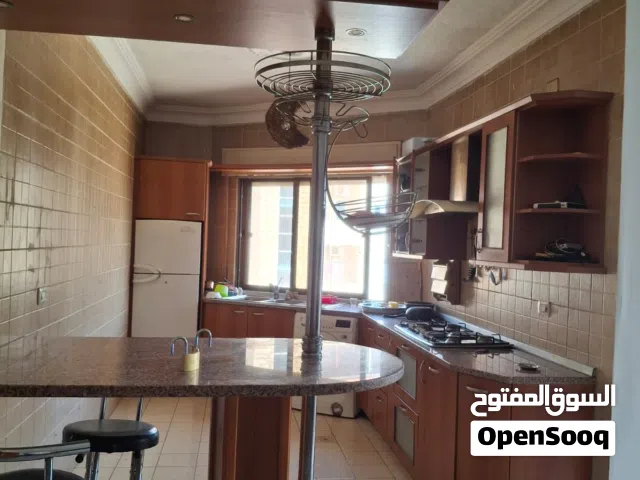 شقه مفروشه للبيع الجبيهه قرب البوابه الشماليه بسعر مميز استثماريه بسعر مميز