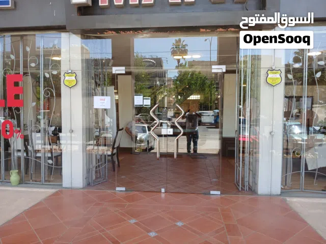 محل تجاري للبيع بموقع نادر ومميز في شارع المدينة الطبية( البيع خلو )