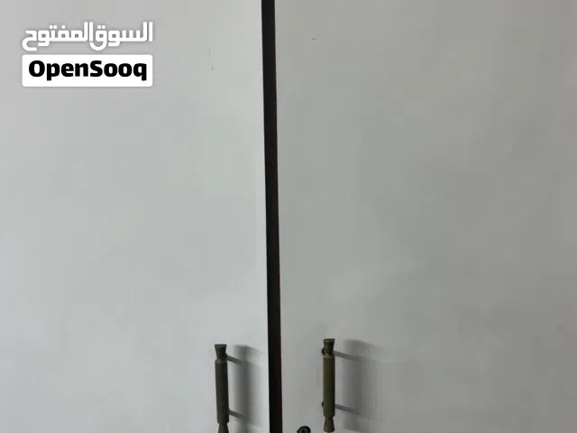 خزانة ملابس للبيع مستعملة