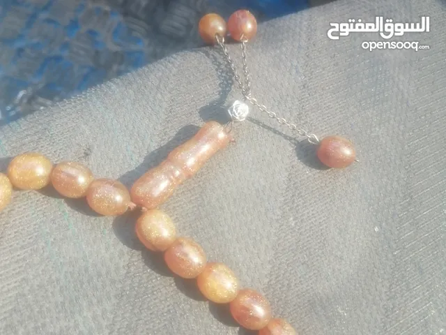 سبحة دو قيمة من الأحجار الكريمة