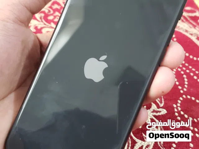 ايفون 7SE بحاله ممتازة جدآ ذاكرة 64 شريحة الكترونية كاميرا بأفضل حاله شاشه وخلفيه جديد