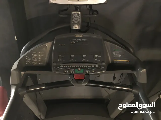 اجهزه لياقه بدنيه شركة بريكور الامريكيه جهاز مشي و جهاز الييتكل بسكليت واقف