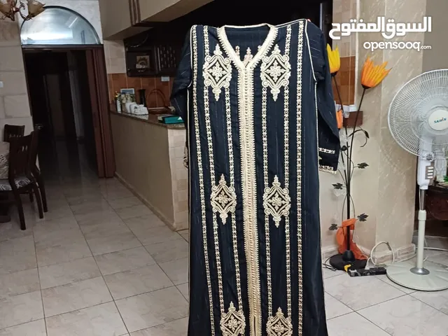 دشداشه مغربي  تطريز يدوي لون اسود  جديدة القياس مديوم  مقلمه بخيوط رفيعه