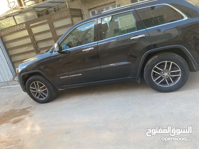 جيب شيروكي لمتد 2015