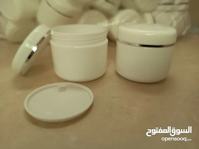 علب كريمات فارغه