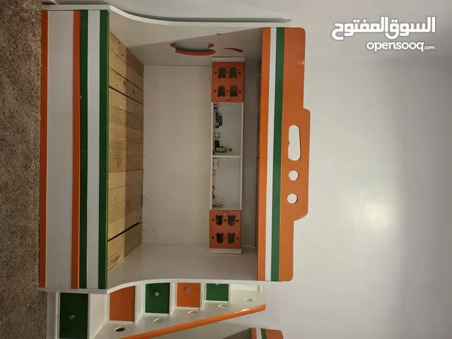 غرفة نوم أطفال ومكتبة مستعملة