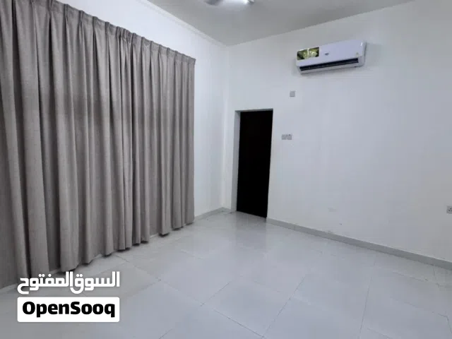 غرفة مع دورة مياه في الخوض السابعة للعوائل الصغيرة و الموظفات .
