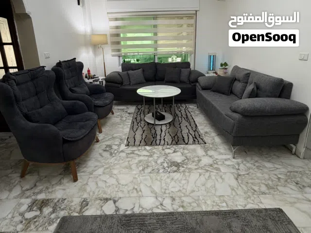طقم كنب ، 7 مقاعد بحالة جيدة جدا.
