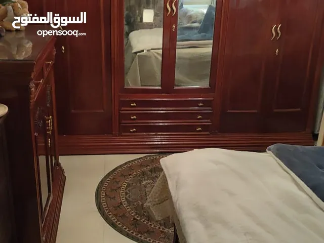 غرفة نوم بحالة جيدة