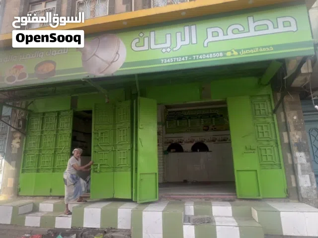 فتحتين للإيجار على الشارع الرئيسي شارع الرقاص