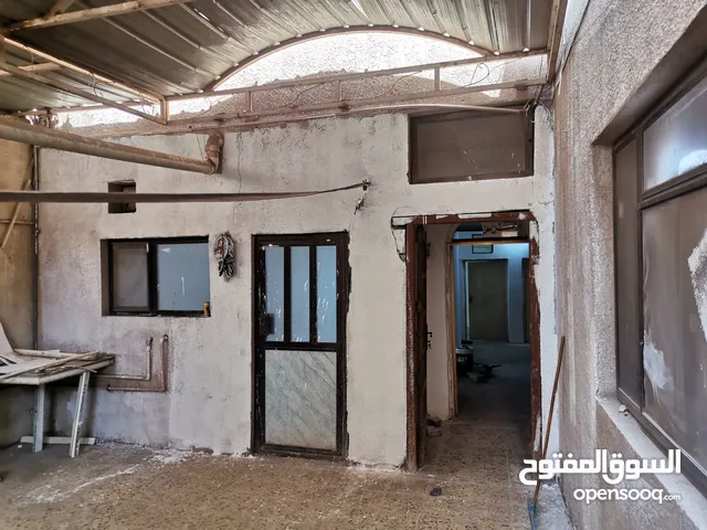 بيت للايجار في الاصمعي القديم مساحه 160 متر