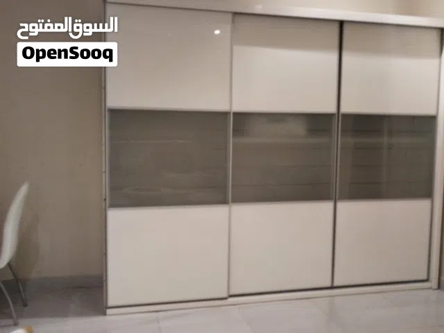 لشراء الاثاث المستعمل مكيفات غرف نوم مطابخ ثلاجات غسالات شاشات ونقل الأثاث داخل جده