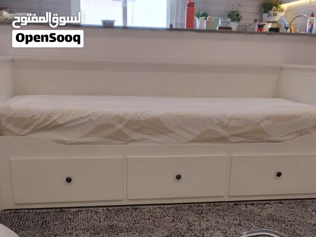 للبيع صوفا بيد مع ادراج مع 2 مرتبة الفرش جديدة  لم يستعمل