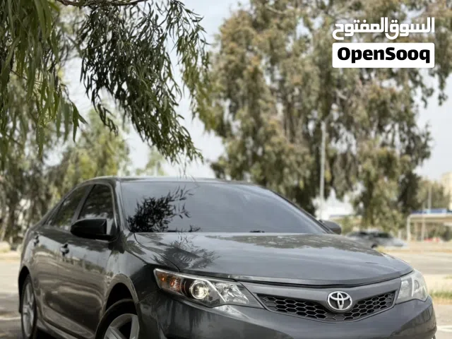 2014 تويوتا كامري SE