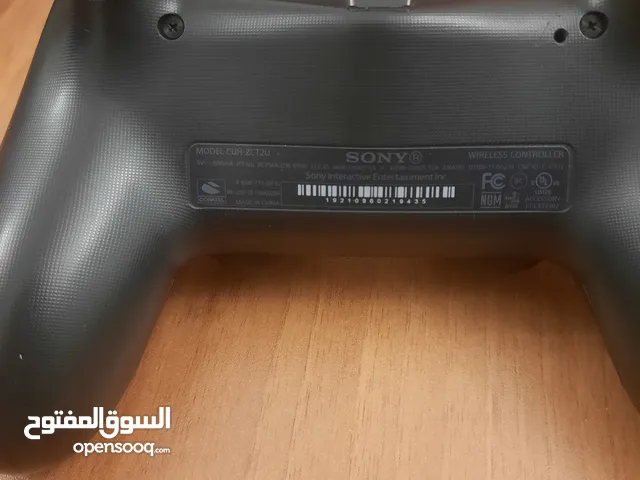 يد بلستيشن 4 مستعمله جايه معا جهاز