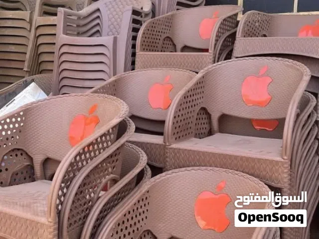 كراسي بلا ستيك متد
