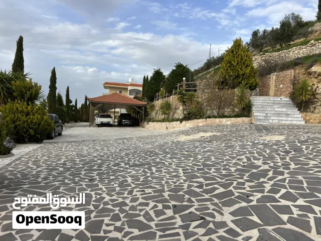560 m2 5 Bedrooms Villa for Sale in Salt Kafr Hooda
