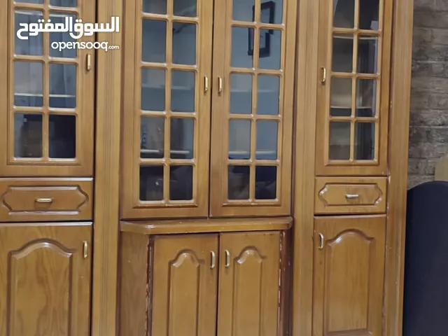 بوفيه فضيات ومكتبة