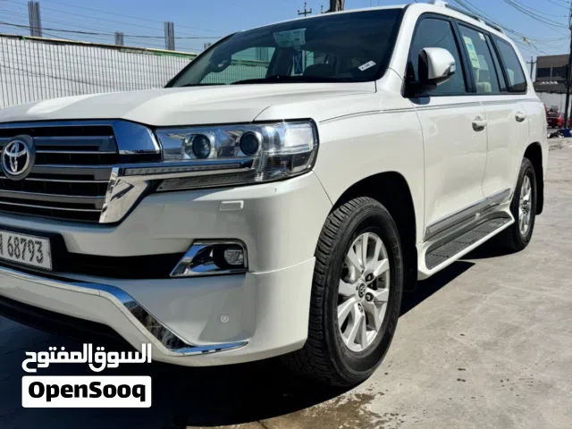 تويوتا لاندكروزر 2017 ساز كل ضرر مابيها بس خشم البنيد مرشوش اي ضربه مابيها يعني وش كد شبر