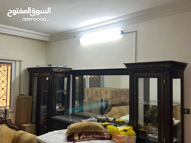 غرفه سفره واتنين طقم جلوس