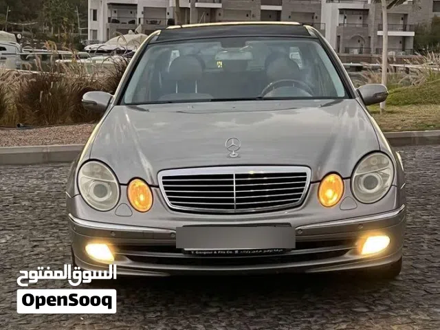 2005 مرسيدس بنز الفئة-E E 200