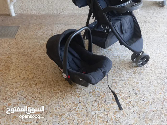 عربة طفل مع منام للطفل