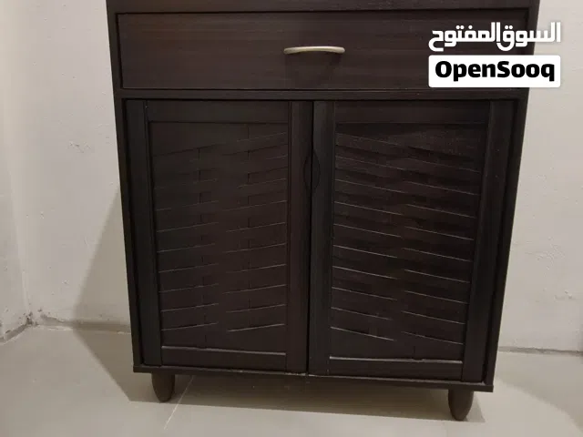 خزانة احذية 3 ارفف و درج بحالة جيدة جدا