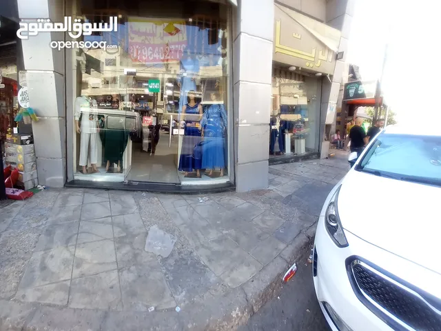 محل ملابس بابين طابقين شارع رئيسي