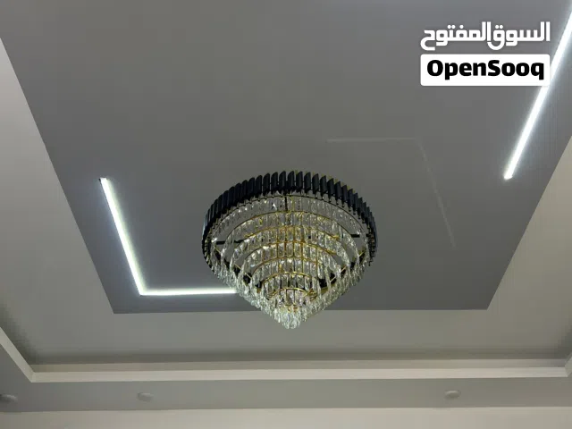 ثريه مستخدمه استخدام قليل جداً واليحب يشتريها سعرها جداً زين