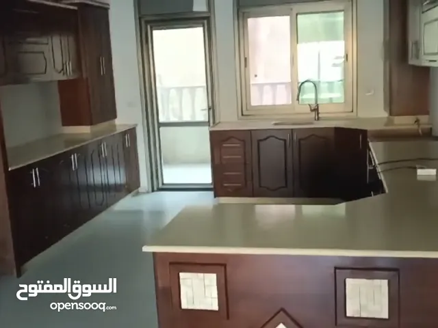 215 m2 4 Bedrooms Apartments for Rent in Ramallah and Al-Bireh Al Tira