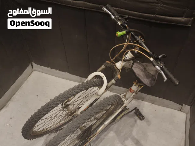 دراجة رياضية نوع vlra super bike xt فيها جمبينات قوية تتحمل الصدمات مستعملة تحتاج تنظيف وتعديل