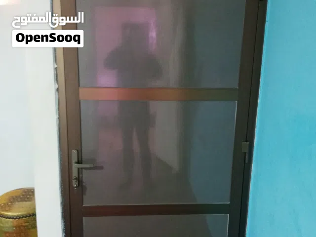 باب المنيوم مستعمل نظيف للبيع