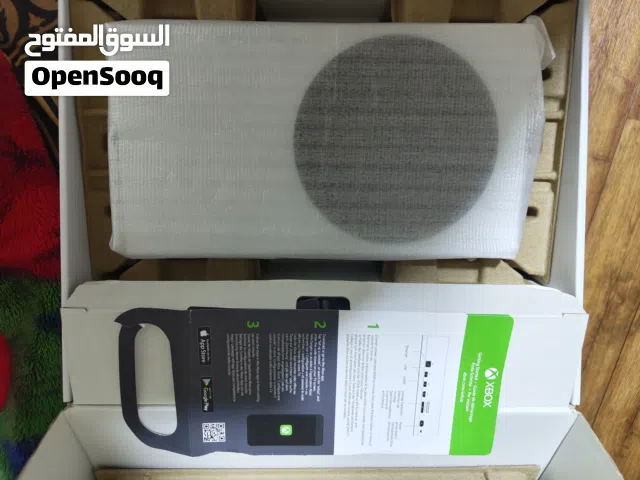 Xbox series s  مع شاشة gaming غير مستخدم وتحت الكفالة الرسمية