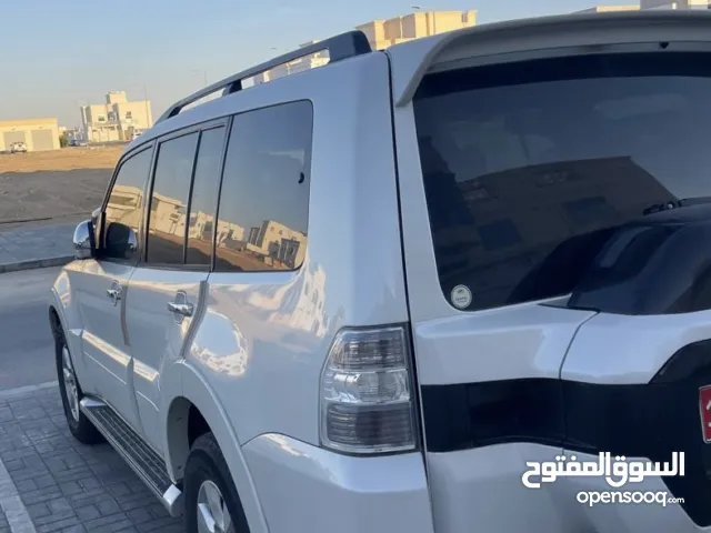 للبيع .. متسوبيشي باجيرو 2017