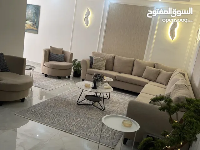 طقم كورنر 12 مقعد كبير وبحالة ممتازة للبيع