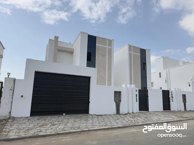 251 m2 4 Bedrooms Townhouse for Sale in Muscat Amerat