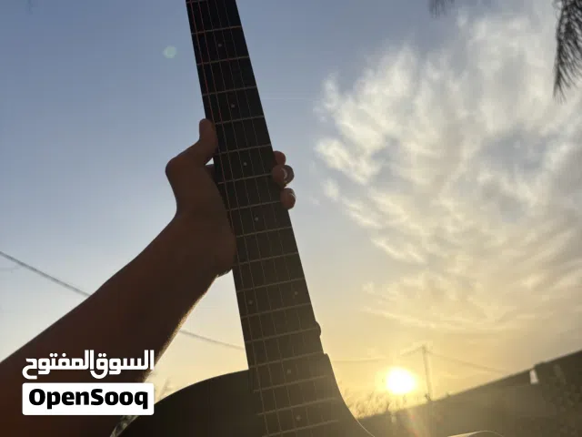 غيتار اكوستك من اينيا  مستعمل كم يوم فقط  اشتريته جديد السعر 300